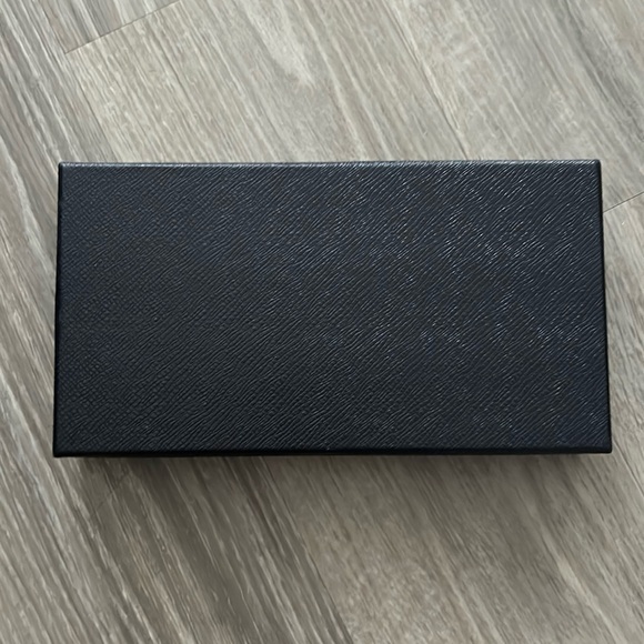 Prada Box (authentic) - Picture 6 of 8